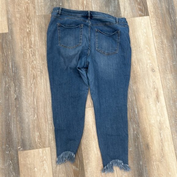 Lane Bryant midrise super stretch skinny - Picture 3 of 5